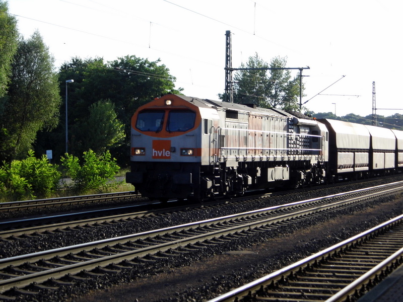 Am 17.07.2014 kam die v 330.3 1250 011  von der HVLE aus Richtung Braunschweig nach Niederndodeleben und fuhr weiter in Richtung Magdeburg .













 
