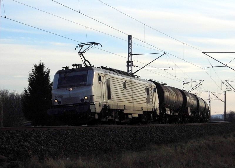 Am 18.01.2015 kam die 37005  aus Richtung Stendal und fuhr weiter in Richtung Wittenberge .