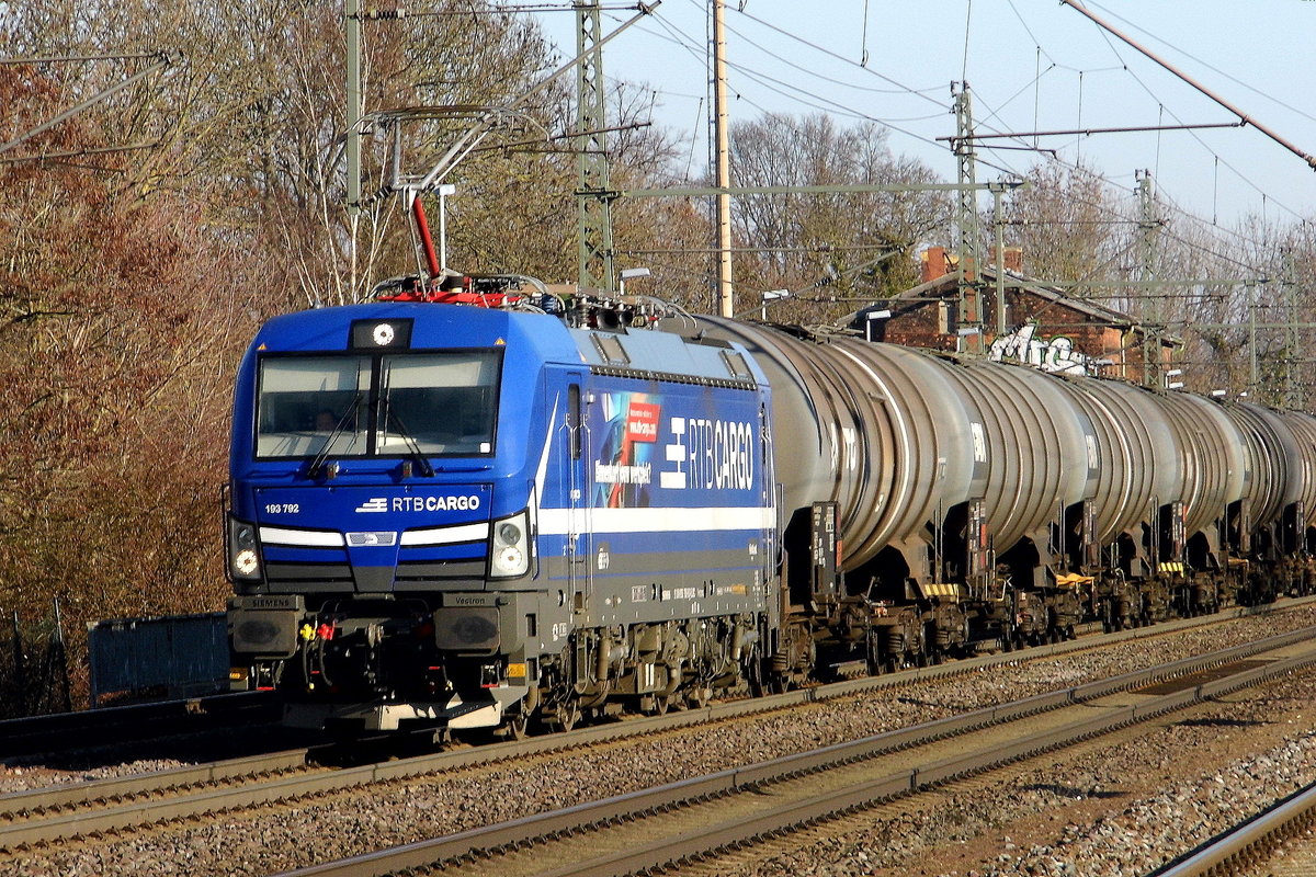 Am 18.02.2019 kam die 193 792-9 von der RTB CARGO GmbH, (ELL)  aus Richtung Magdeburg nach Niederndodeleben und fuhr weiter in Richtung Braunschweig .