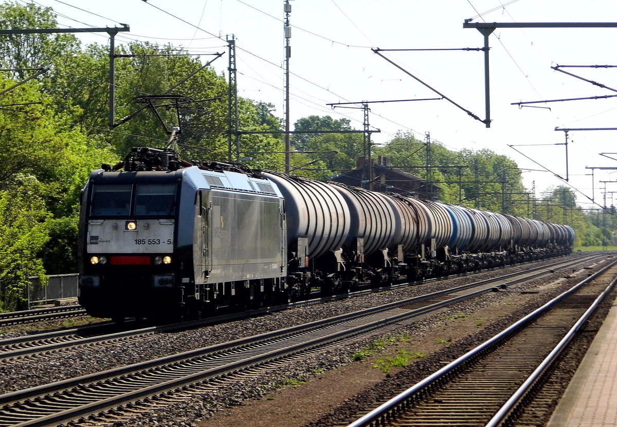 Am 18.05.2017 kam die 185 553-5  von der Niederrheinische Verkehrsbetriebe Aktiengesellschaft NIAG , (MRCE Dispolok) aus Richtung Magdeburg nach Niederndodeleben und fuhr weiter in Richtung Braunschweig .