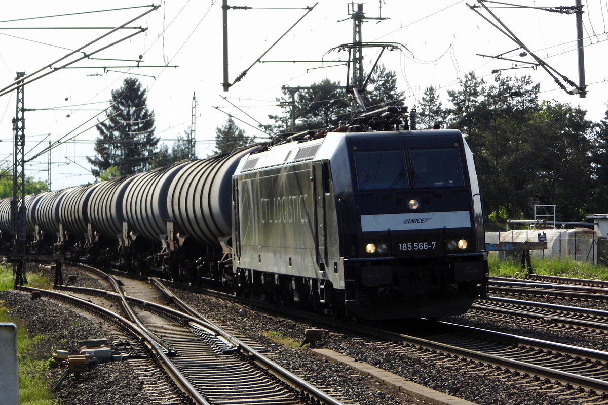 Am 18.05.2017 kam die 185 566-7 von der CTL Logistics GmbH, ( MRCE Dispolok) aus Richtung Braunschweig nach Niederndodeleben und fuhr weiter in Richtung Magdeburg .