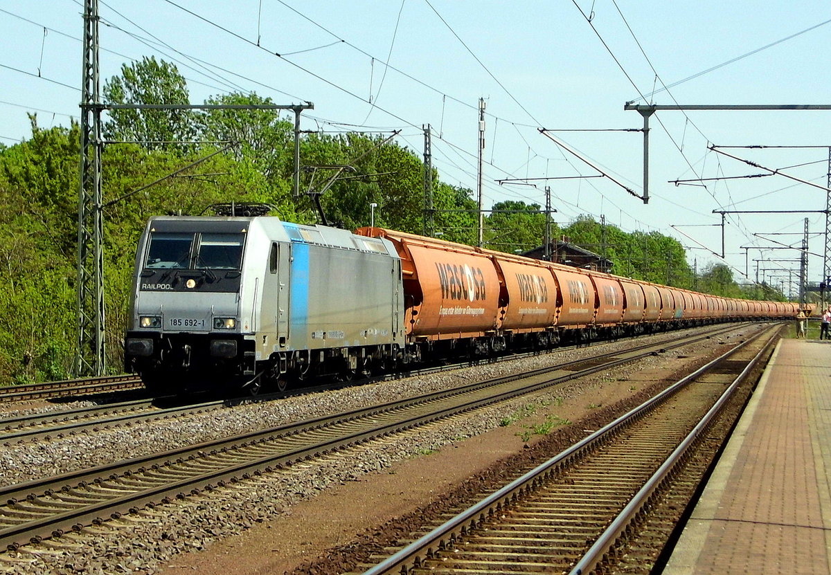 Am 18.05.2017 kam die 185 692-1  von der  HSL Logistik GmbH, (Railpool) aus Richtung Magdeburg nach Niederndodeleben und fuhr weiter in Richtung Braunschweig .