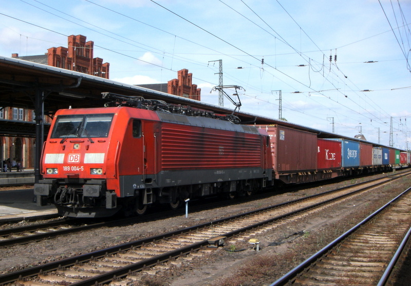 Am 18.06.2014 kam 189 004-5 von der DB aus Richtung Magdeburg nach Stendal und fuhr weiter in Richtung Wittenberge.