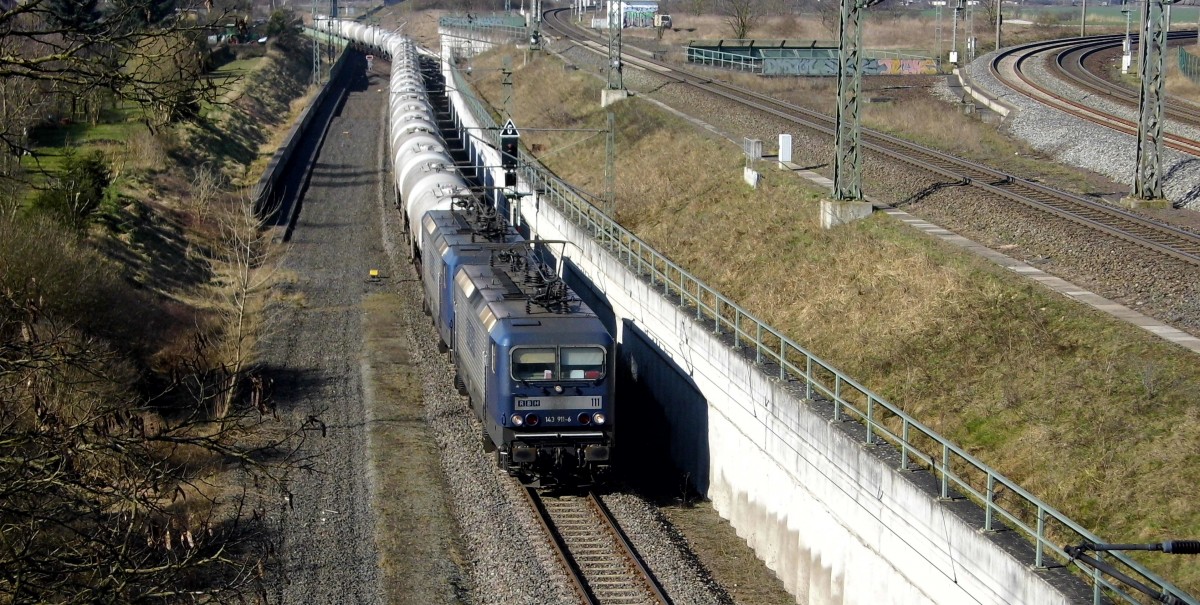 Am 19.03.2015 kam die 143 911-6 Lock 111 von der RBH aus   Richtung Hannover und fuhr weiter in Richtung Stendal .
