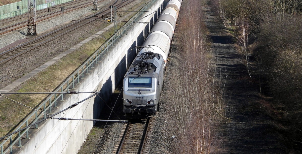 Am 19.03.2015 kam die 37032   aus   Richtung Stendal und fuhr weiter in Richtung Hannover .
