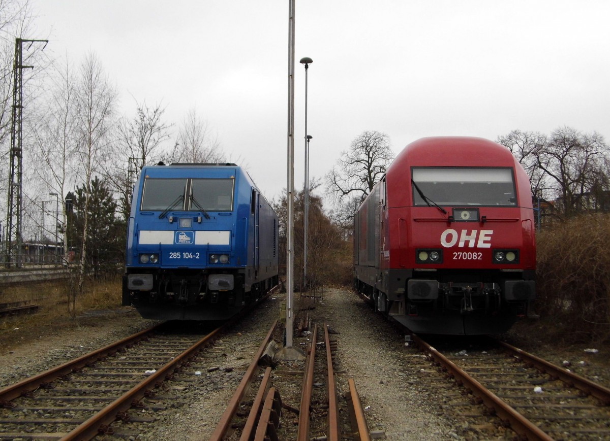 Am 19.03.2016 waren die 285 104-2 von der Press (BTK) und die 223 103-3 -270082 von der OHE Cargo in Stendal abgestellt .