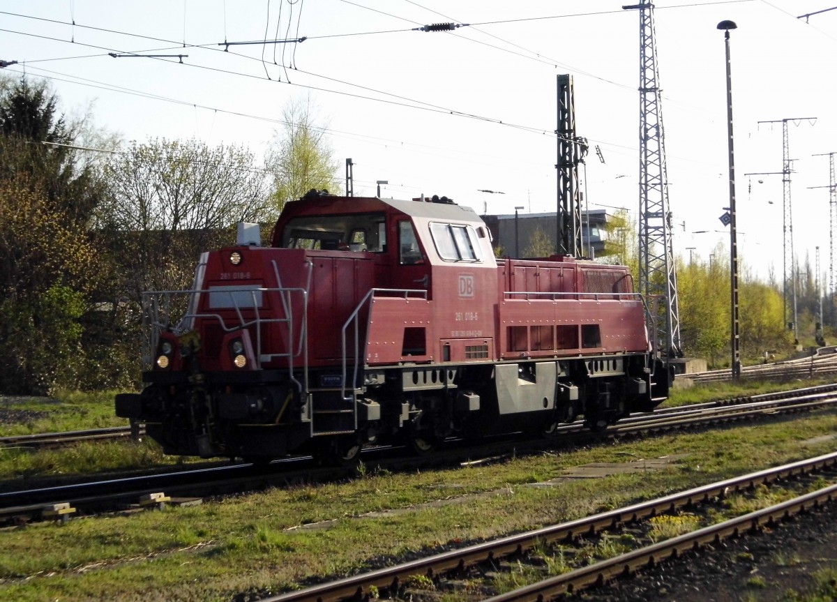 Am 19.04.2015 kam die 261 018-6 von der DB aus Richtung Hannover nach Stendal und fuhr weiter in Richtung Magdeburg .