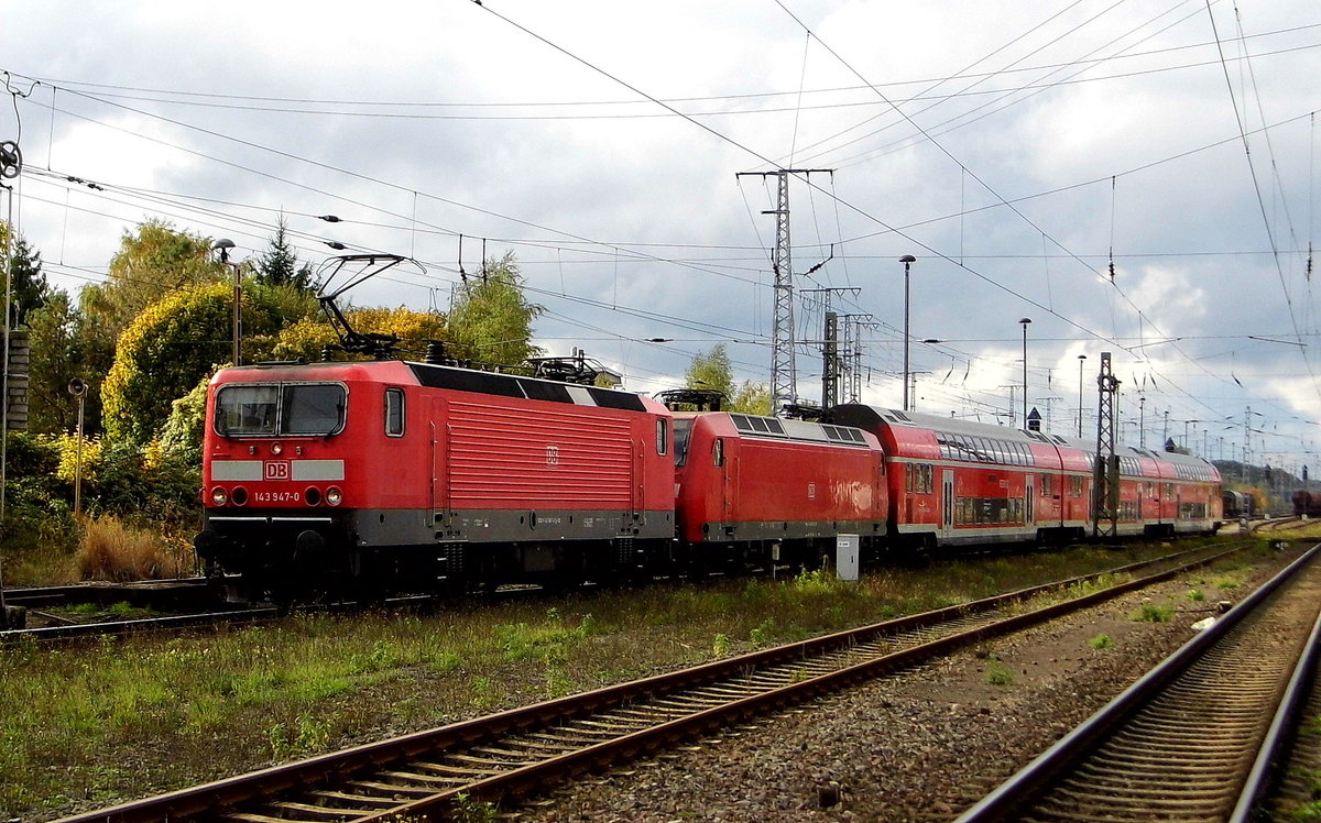 Am 19.10.2016 kam die 143 947-0   aus Richtung Salzwedel nach Stendal und fuhr weiter in Richtung Magdeburg .