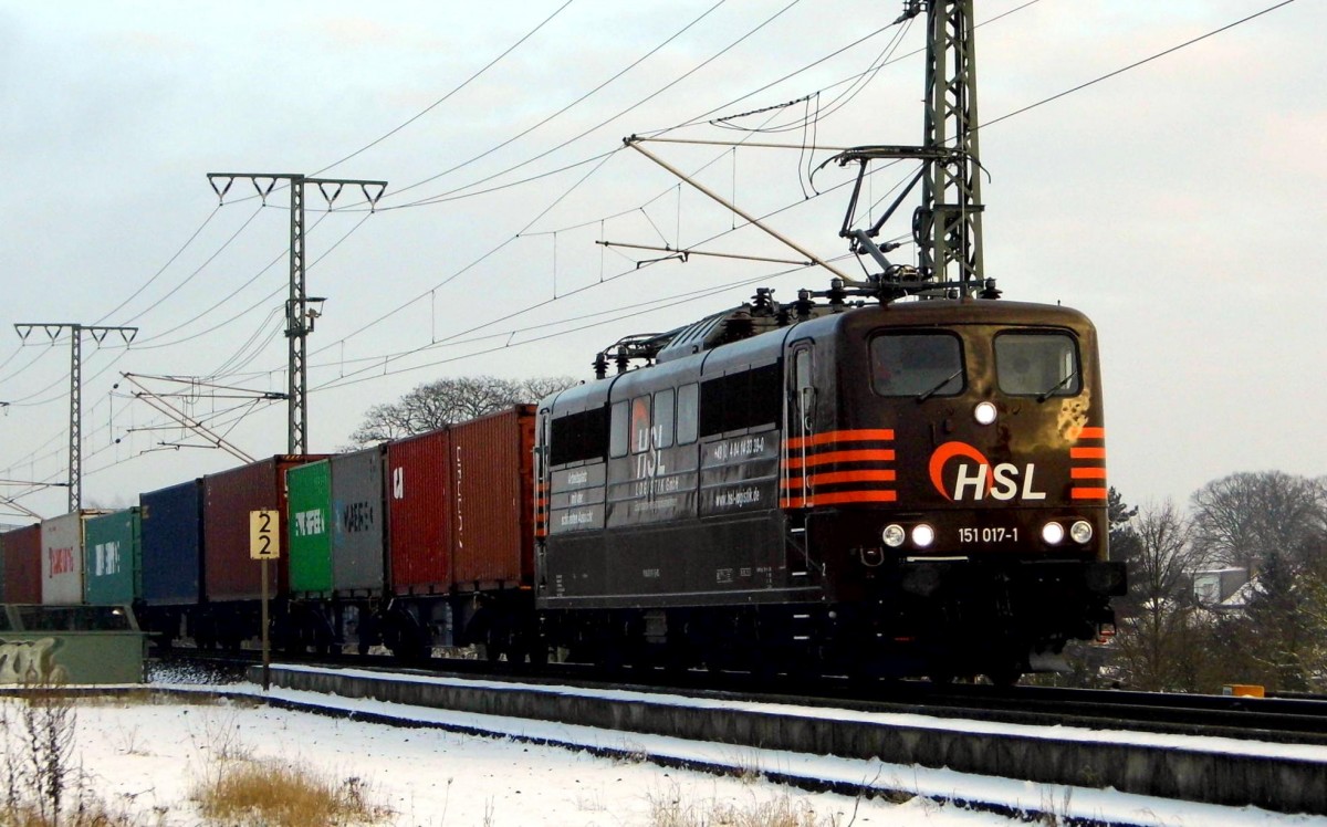 Am 20.01.2016 kam 151 017-1 von der HSL Logistik  aus Richtung Stendal und fuhr weiter in Richtung Salzwedel .