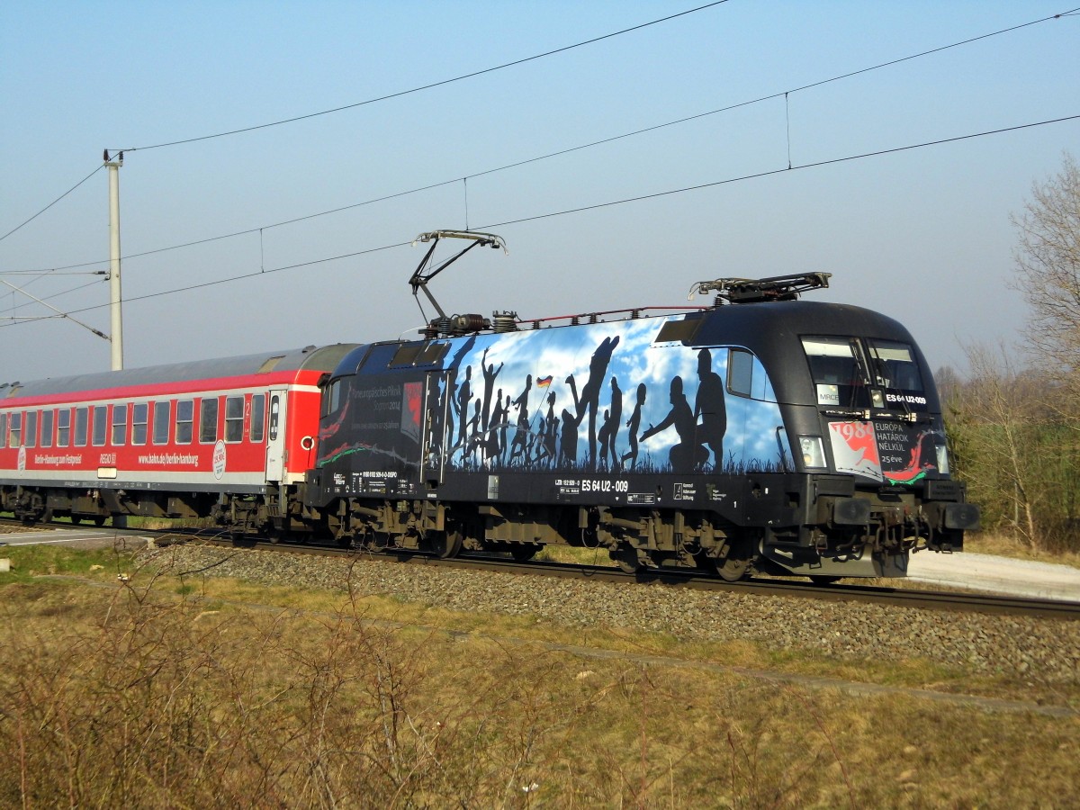 Am 20.03.2015 kam die 182 509 (ES 64 U2-009) von der MRCE aus Richtung Salzwedel und fuhr nach Stendal.