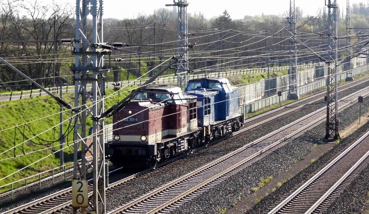 Am 20.04.2015 kamen  die 202 703-5 von der MTEG (Press)  und die 204 011-5 von der Press aus Richtung Stendal und fuhr weiter nach  Niedergörne .