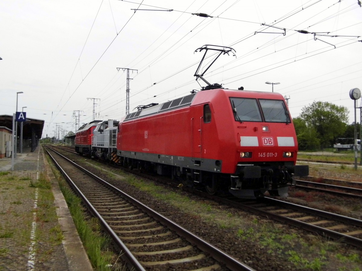 Am 20.05.2015 standen die 145 011-3 und die 232 230-3 von der DB Railion und die 0001 002-0 von der EURO CARGO RAIL in Stendal .