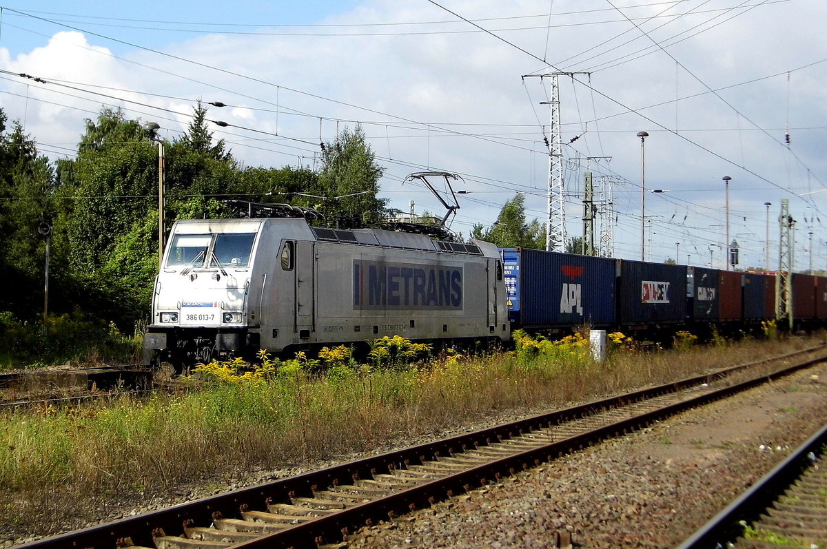 Am 20.08.2017 kam die  386 013-7 von METRANS aus Richtung Salzwedel nach Stendal und fuhr weiter in Richtung Magdeburg .