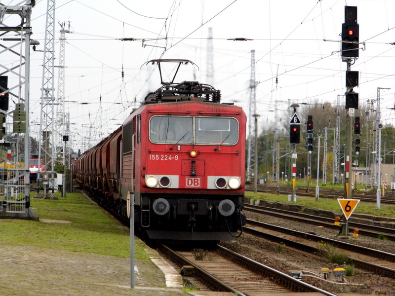 Am 20.10.2014 kam die 185 368-8 von der DB aus Richtung Wittenberge nach Stendal und fuhr weiter in Richtung Magdeburg .