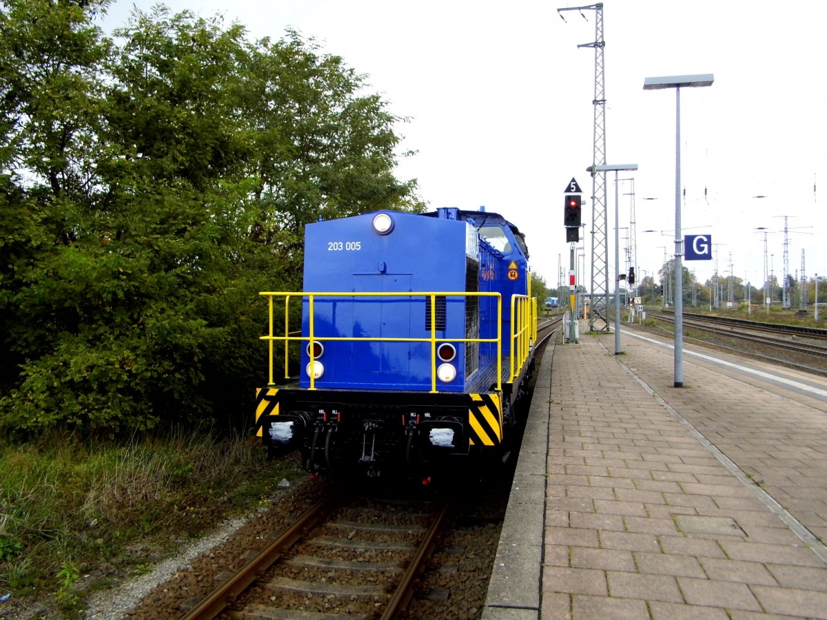 Am 20.10.2015 stand die 203 005 -202 624-3 von der RRI in Stendal .