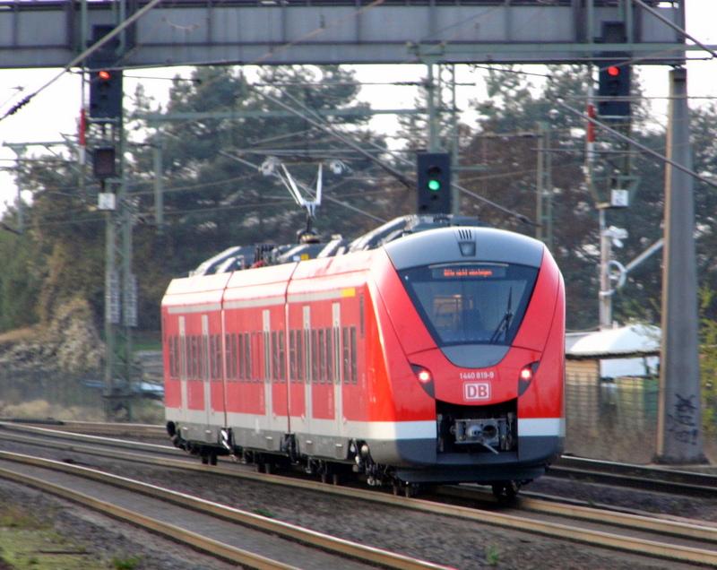 Am 20.11.2014 kam die 1440 819-9 von der DB aus Richtung Magdeburg nach Niederndodeleben und fuhr weiter in Richtung  Braunschweig   . 