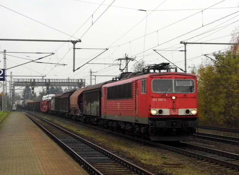 Am 20.11.2014 kam die 155 108-4 von der DB aus Richtung Braunschweig nach Niederndodeleben und fuhr weiter in Richtung Magdeburg .