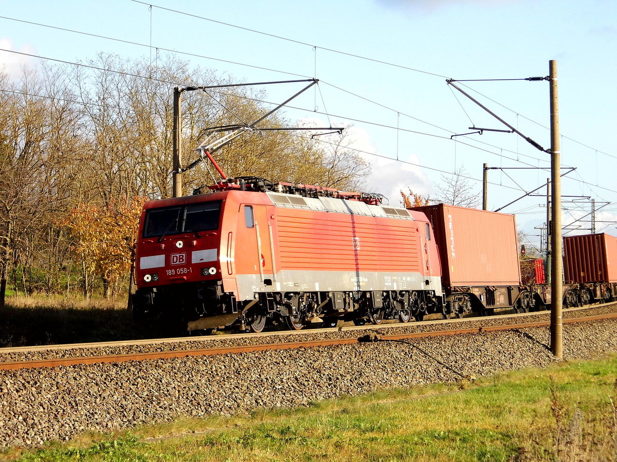 Am 20.11.2020 kam die 189 058-1 von DB Cargo Deutschland AG, aus Richtung Stendal und fuhr weiter in Richtung Wittenberge .