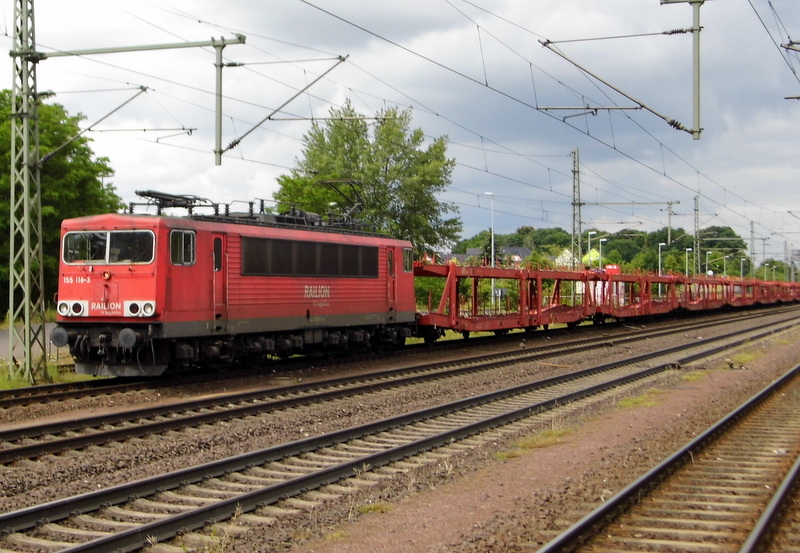 Am 2.07.2014 kam die 155 116-3 von der Railion aus Richtung Braunschweig nach Niederndodeleben und fuhr weiter in Richtung Magdeburg .