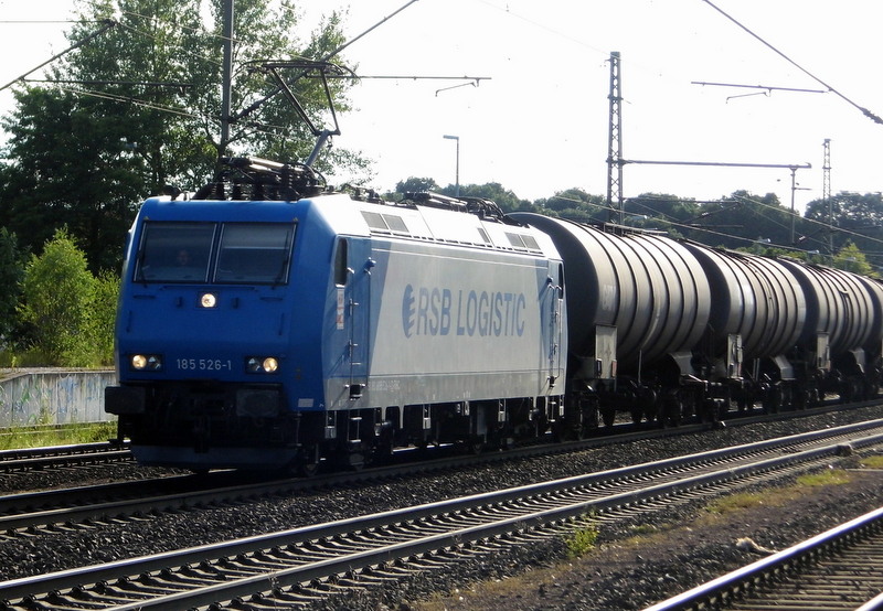 Am 2.07.2014 kam die 185 526-1 von der RSB LOGISTIC und ist vermiete an der HGK aus Richtung  Braunschweig nach Niederndodeleben und fuhr weiter in Richtung Magdeburg .