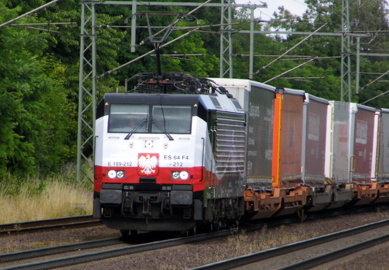 Am 2.07.2014 kam die 189 212 von der MRCE mit ERS Werbung für ihre Relation Poznan <-> Rotterdam bekommen aus Richtung Magdeburg nach Niederndodeleben und fuhr weiter in Richtung Braunschweig .