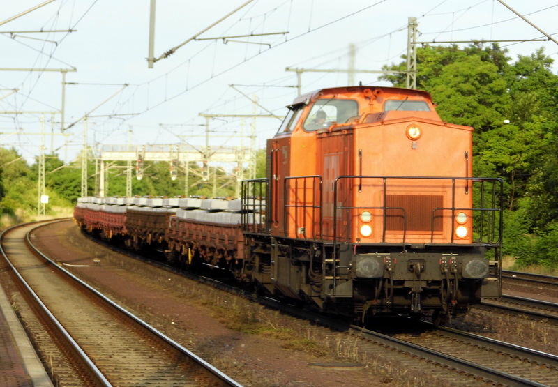 Am 2.07.2014 kam die  203 157-3 von der BBL   aus Richtung Magdeburg nach Niederndodeleben und fuhr weiter in Richtung Braunschweig .