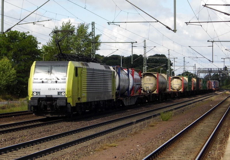 Am 2.07.2014 kam die E 189 203 von der MRCE  aus Richtung Braunschweig nach Niederndodeleben und fuhr weiter in Richtung Magdeburg .