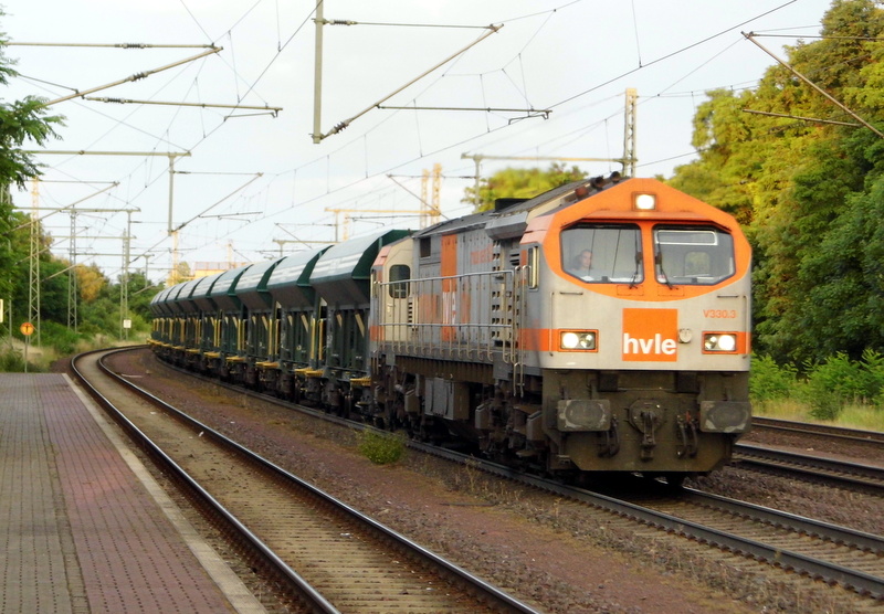 Am 2.07.2014 kam die v 330.3 von der HVLE aus Richtung Magdeburg nach Niederndodeleben und fuhr weiter in Richtung Braunschweig .