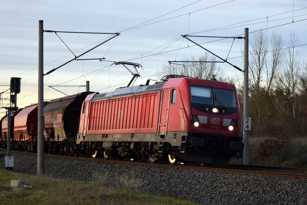 Am 21.01.2021 kam die 187 142-5  von DB Cargo Deutschland AG, aus Richtung Wittenberge und fuhr weiter in Richtung Stendal .