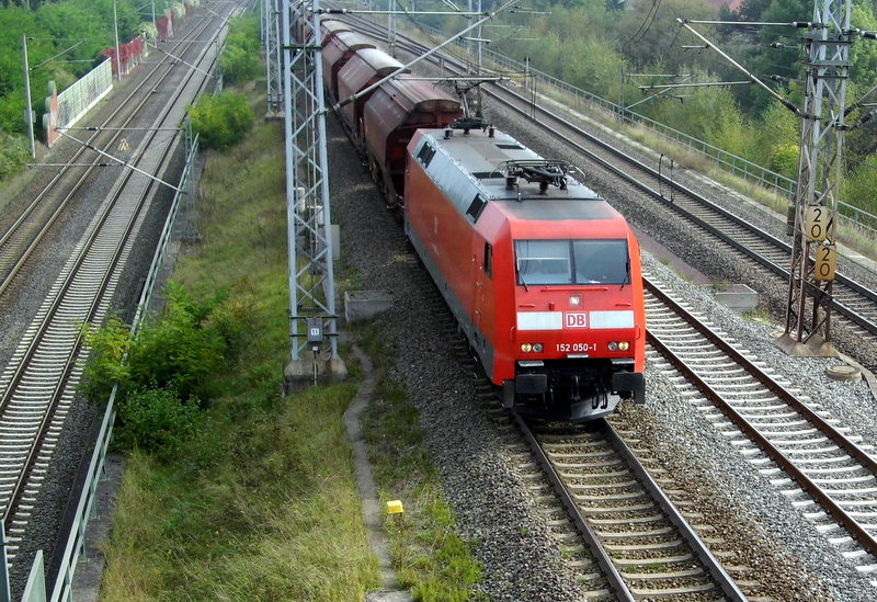 Am 2.10.2014 kam die 152 050-1 von der DB aus Richtung Stendal und fuhr weiter in Richtung Wittenberge .