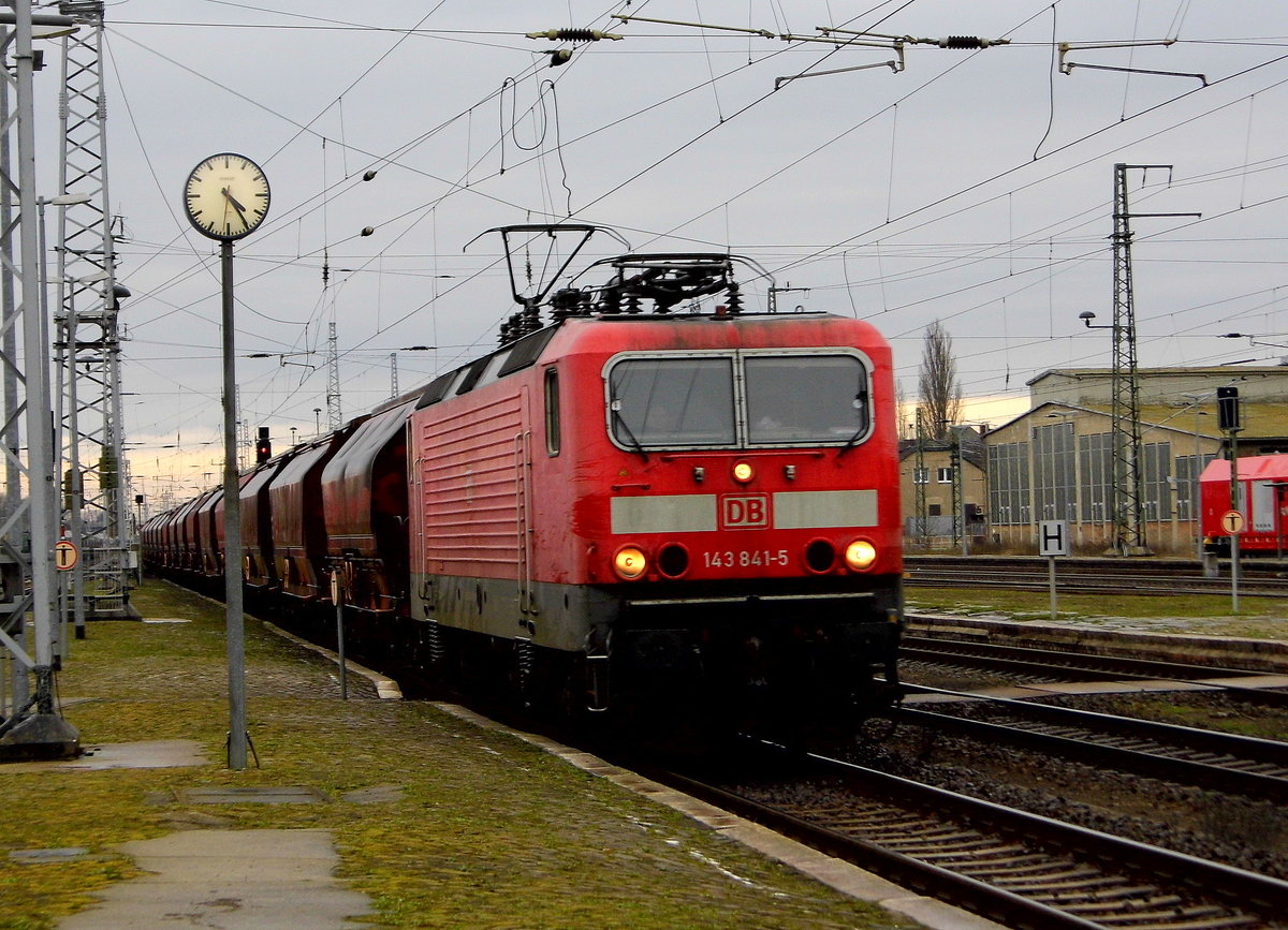 Am 21.03.2017 kam die  143 841-5 von der  DB Cargo AG , aus Richtung Wittenberge  nach Stendal und fuhr weiter in Richtung Magdeburg. 
