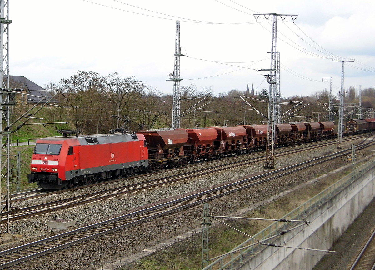 Am 21.03.2017 kam die 152 035-2 von der  DB Cargo Deutschland AG,  aus Richtung Stendal und fuhr weiter in Richtung Wittenberge .