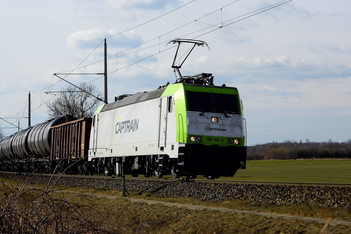 Am 21.03.2018 kam die 185 580-8 von CAPTRAIN aus Richtung Salzwedel und fuhr weiter in Richtung Stendal .