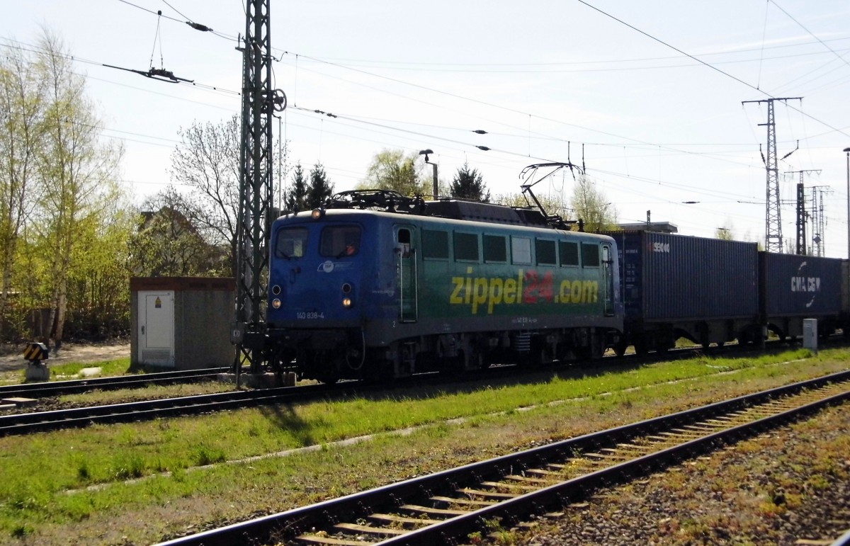 Am 21.04 .2015 kam die 140 838-4 von der EGP aus Richtung Salzwedel nach Stendal und fuhr weiter in Richtung Magdeburg .