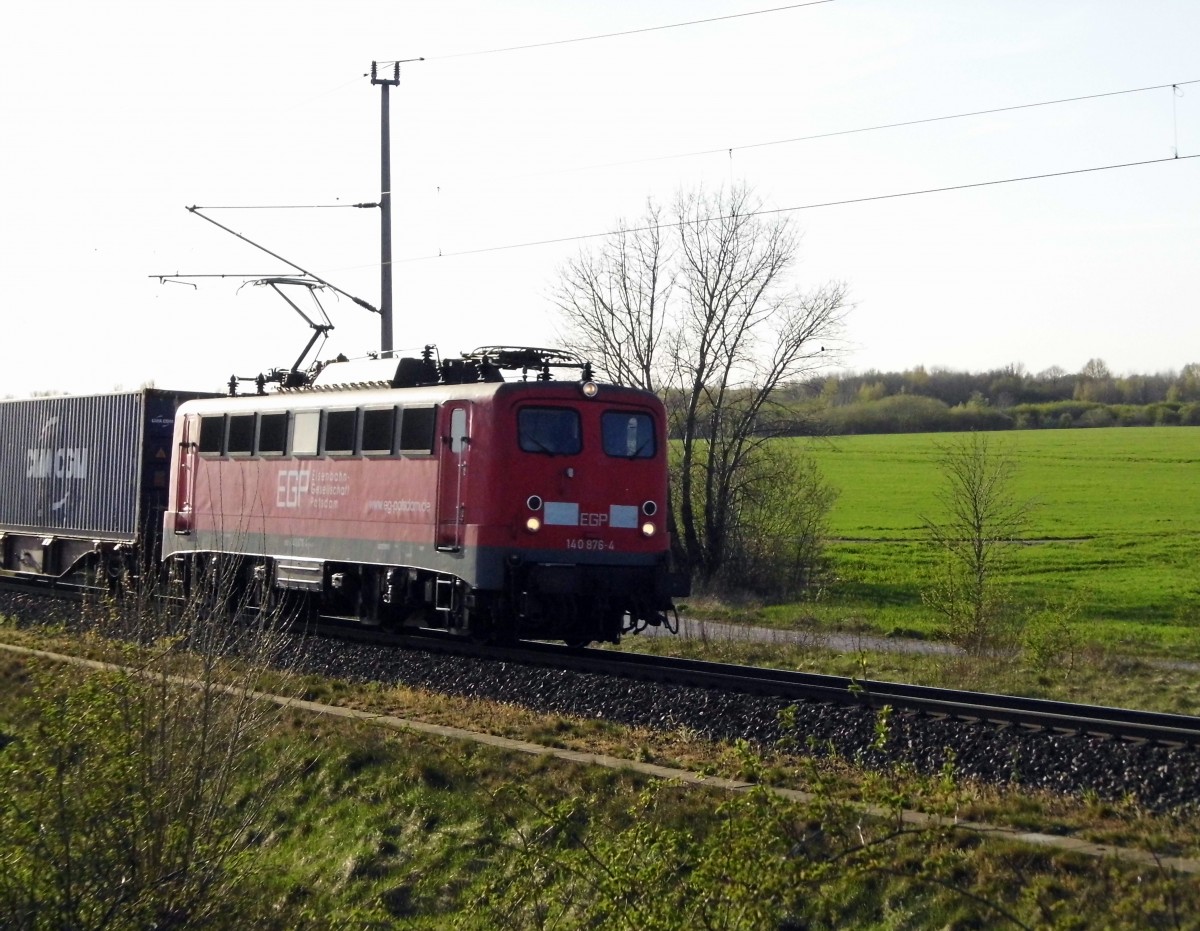 Am 21.04.2015 kam die 140 876-4 von der EGP aus Richtung  Salzwedel  und fuhren weiter in Richtung Stendal.
