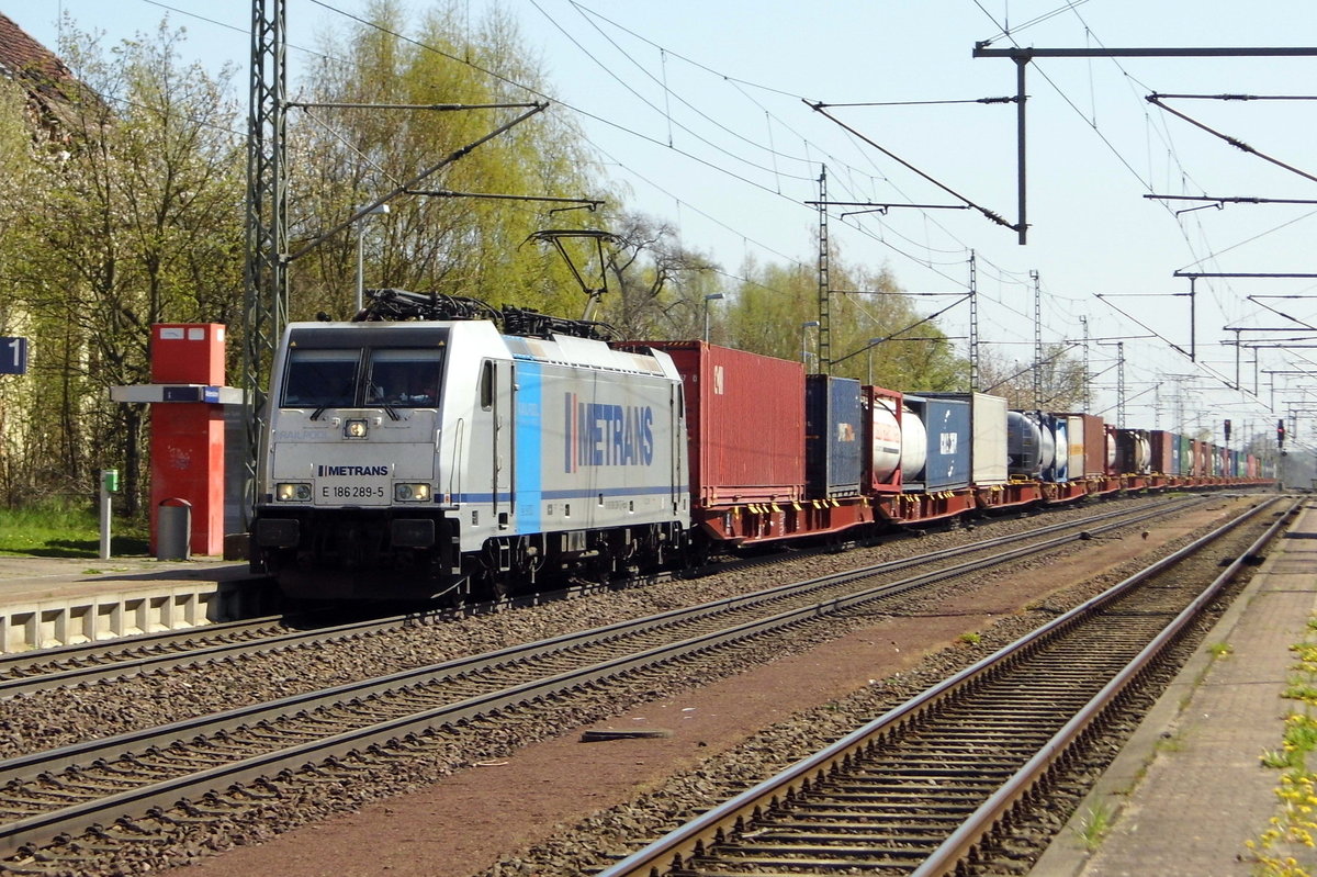 Am 21.04.2016 kam die E 186 289-5 von METRANS (Railpool) aus der Richtung Magdeburg nach Wefensleben und fuhr weiter in Richtung Helmstedt  .