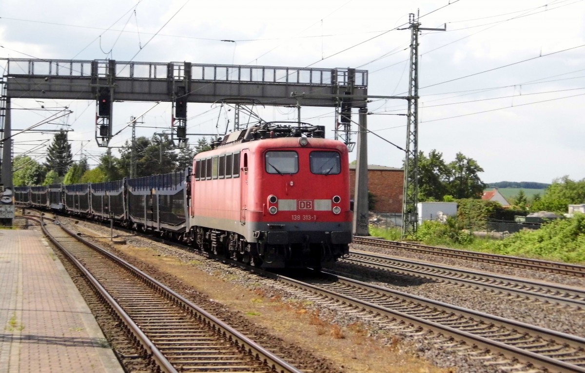 Am 21.05.2014 kam die 140 313-1 von der DB aus Richtung Braunschweig nach Niederndodeleben und fuhr weiter in Richtung Magdeburg .