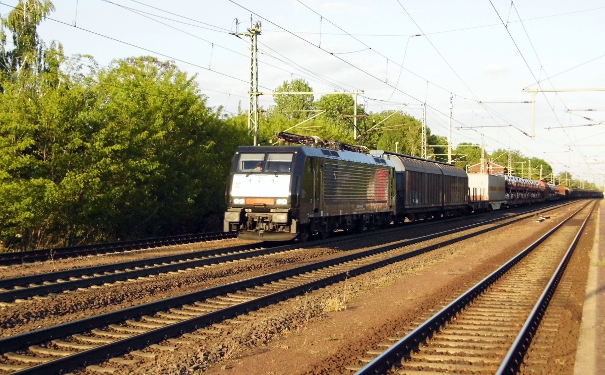 Am 21.05.2014 kam die 189 397 von der MRCE dispolok aus Richtung Magdeburg nach Niederndodeleben und fuhr weiter in Richtung Braunschweig .