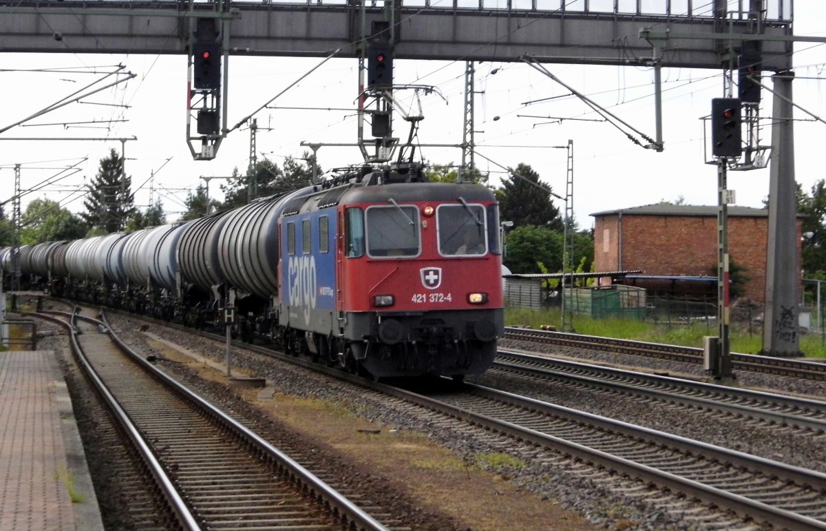 Am 21.05.2015 kam die 421 372-4 von der HSL Logistik (SBB Cargo) aus Richtung Braunschweig  nach Niederndodeleben und fuhr weiter in Richtung Magdeburg .