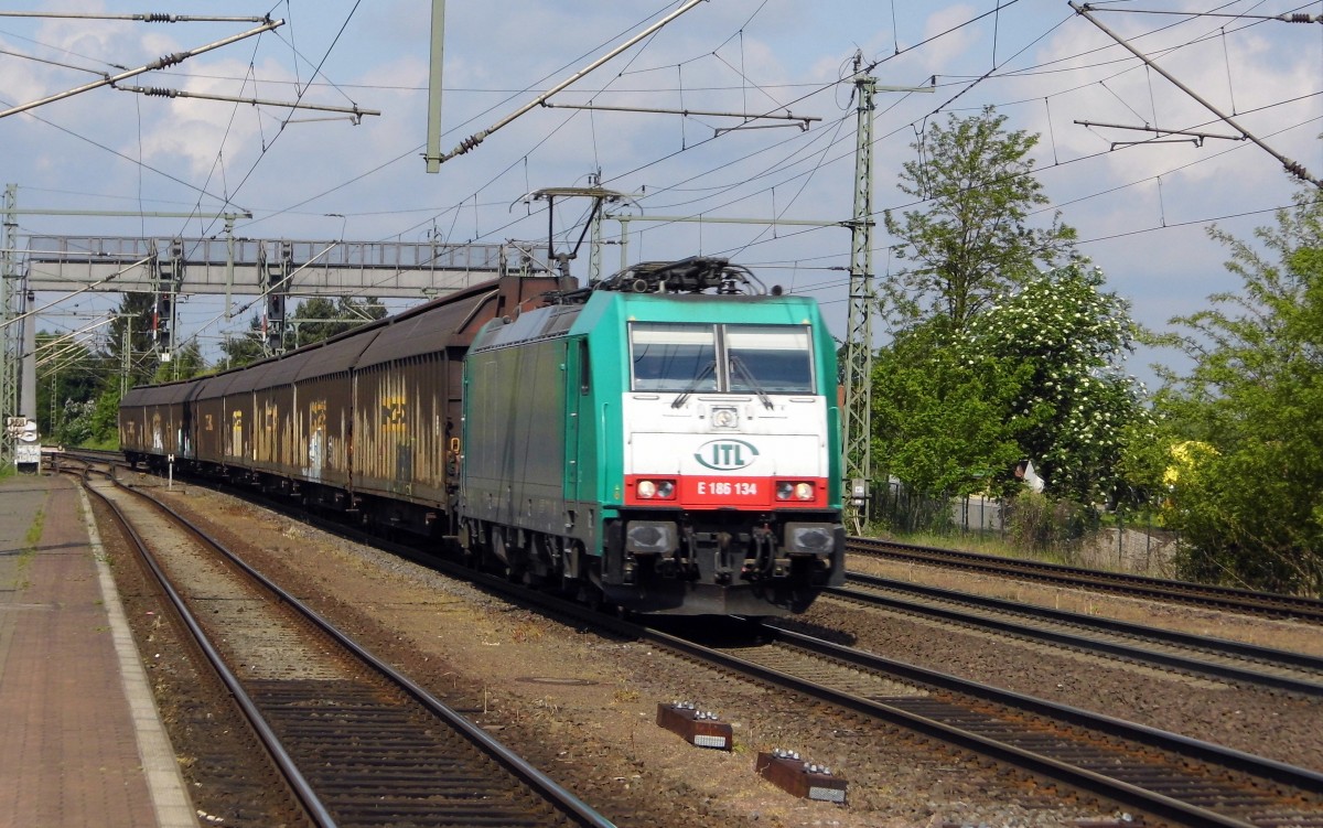 Am 21.05.2015 kam die E 186 134 von der ITL aus Richtung Braunschweig nach Niederndodeleben und fuhr weiter in Richtung Magdeburg .