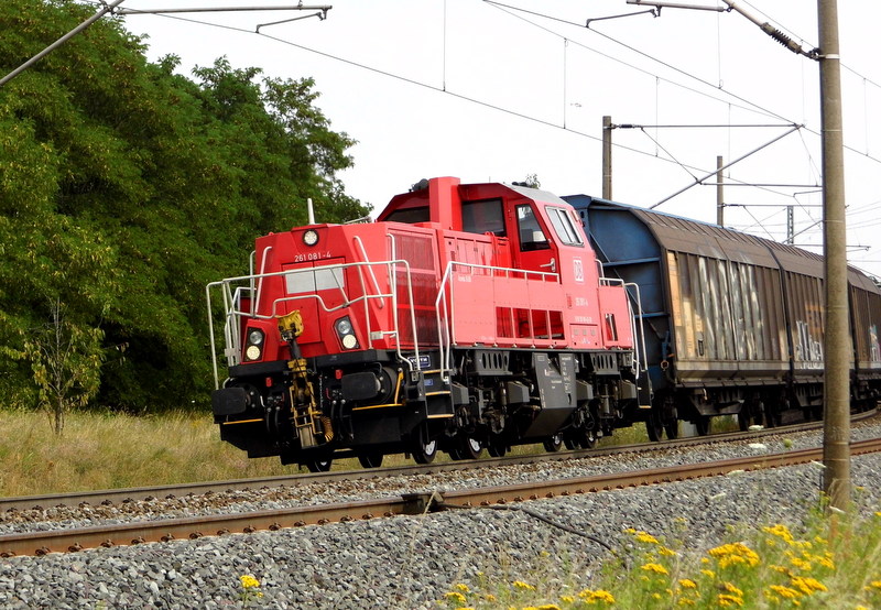 Am 21.07.2014 kam die 261 081-4 von der DB aus der Richtung Stendal und fuhr nach Niedergörne .