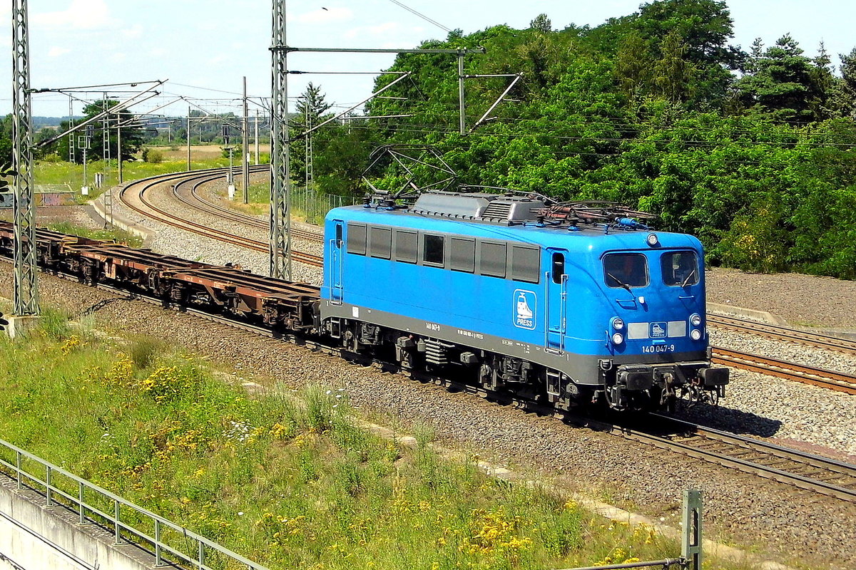 Am 21.07.2017 fuhr die 140 047-9 von METRANS (PRESS) von Hamburg  nach Stendal und weiter nach Leipzig . 



 