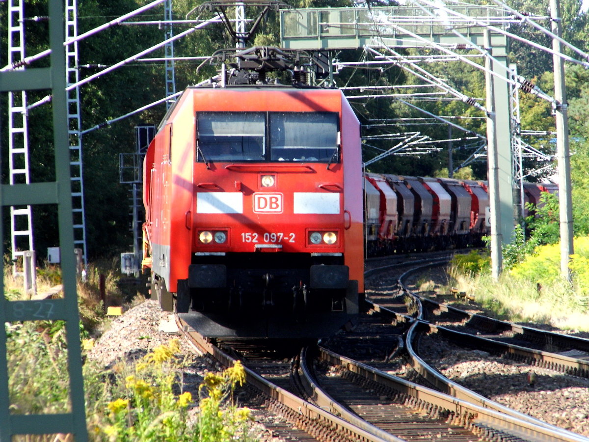 Am 21.08.2018 kam die 152 097-2 von DB Cargo Deutschland AG, aus Richtung Wittenberge nach Borstel und fuhr weiter nach Stendal .