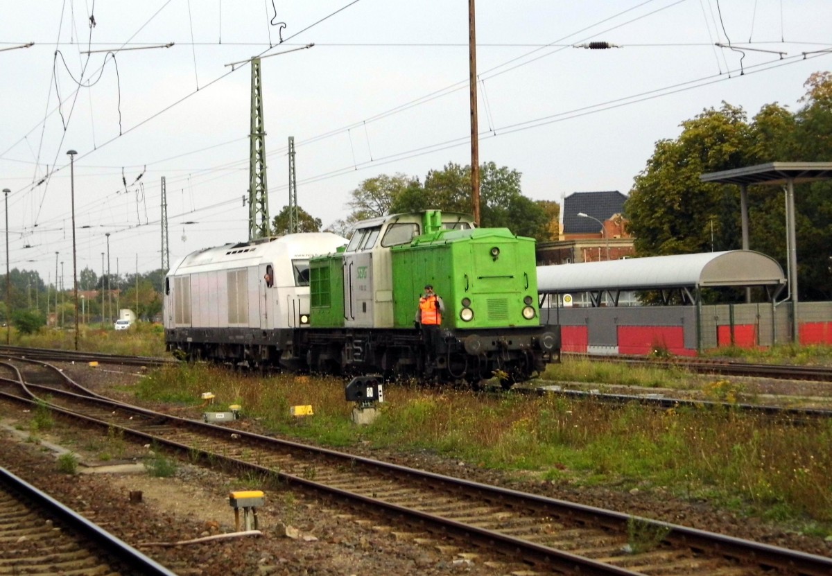 Am 21.09.2015 Rangierfahrt von der 223 143 von der nordic-rail-service und die 202 787-8 von der SETG in Stendal .