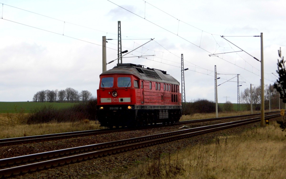 Am 22.03.2016 kam  die 233 232-8   von DB Schenker aus der Richtung Stendal nach Demker und fuhr weiter in Richtung Magdeburg . 