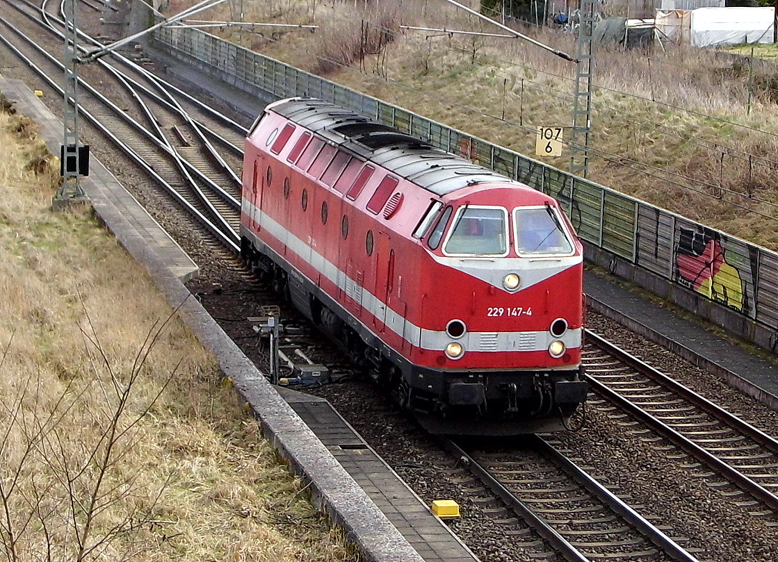 Am 22.03.2017 kam die  229 147-4 von der CLR - Cargo Logistik Rail-Service, aus Richtung Stendal und fuhr weiter in Richtung Braunschweig .