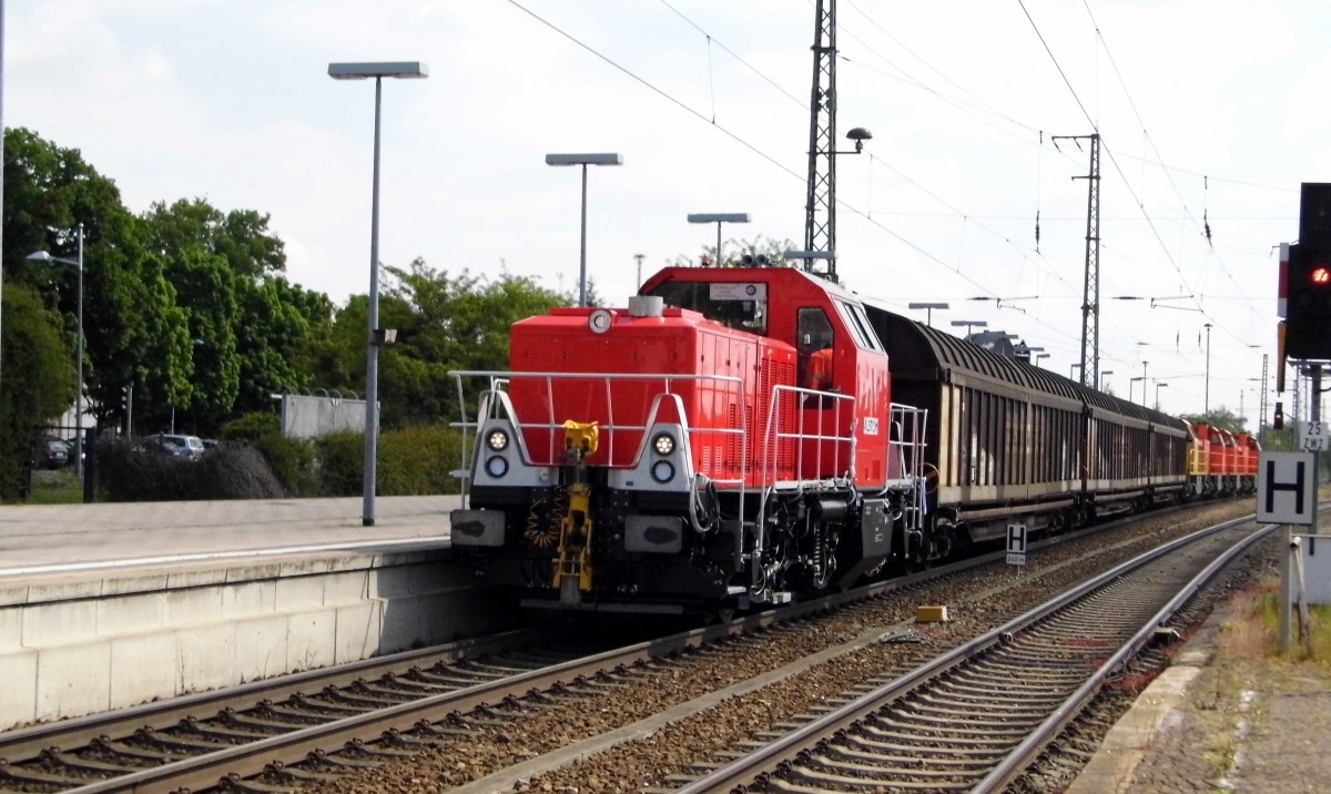 Am 22.05.2015 fuhren  die 1002 004-2 von ALS und die 277003-0 von der BEBRA und die 275 003-2 und die 275004-0 und die 275002-4 von der MRCE dispolok aus  Stendal und weiter in Richtung Hannover.