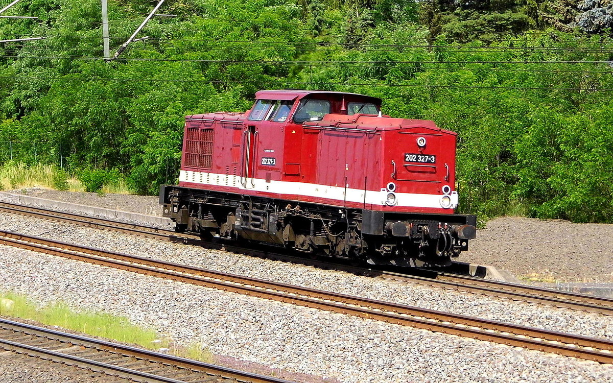Am 22.06.2017 kam die  202 327-3 von der SETG ( CLR - Cargo Logistik Rail-Service GmbH) aus Richtung Niedergörne und fuhr nach Stendal .