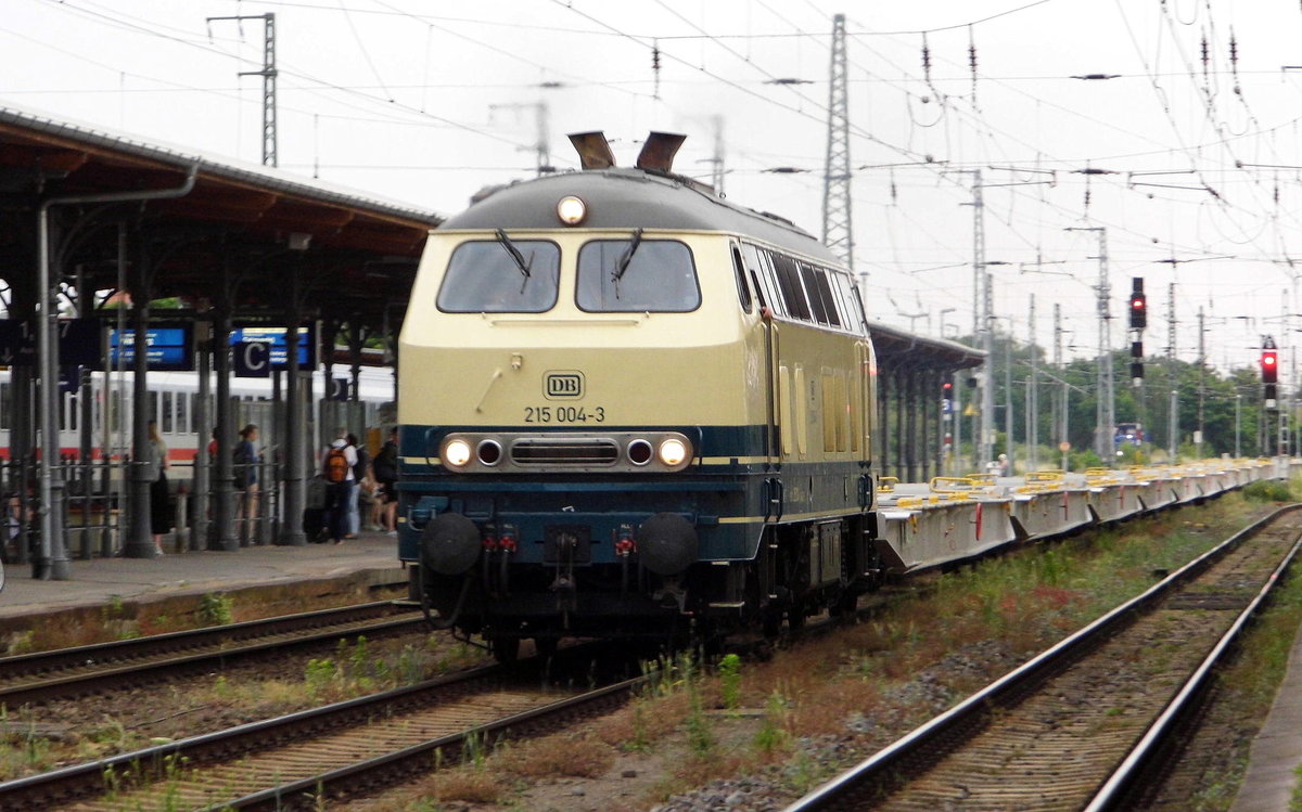 Am 22.06.2017 kam die 215 004-3 von der ASLVG aus Richtung Magdeburg nach Stendal und fuhr weiter in Richtung Wittenberge .