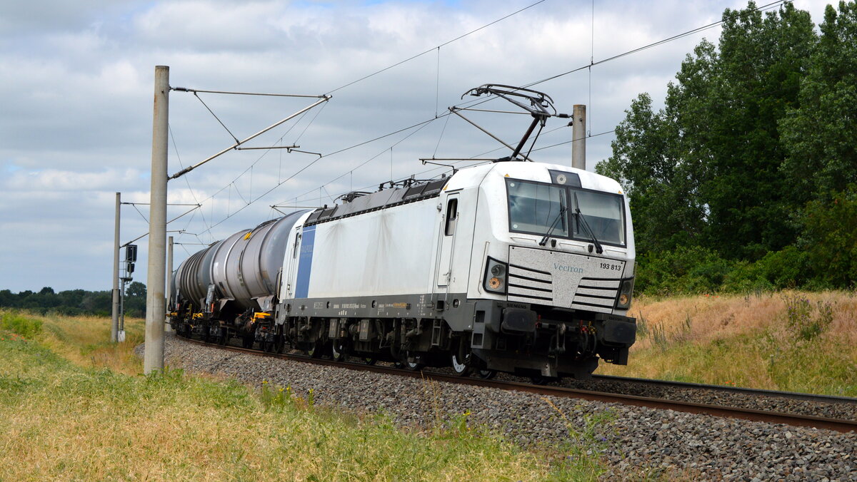 Am 22.06.2021 kam die 193 813-3   aus Richtung Wittenberge und fuhr weiter in Richtung Stendal.